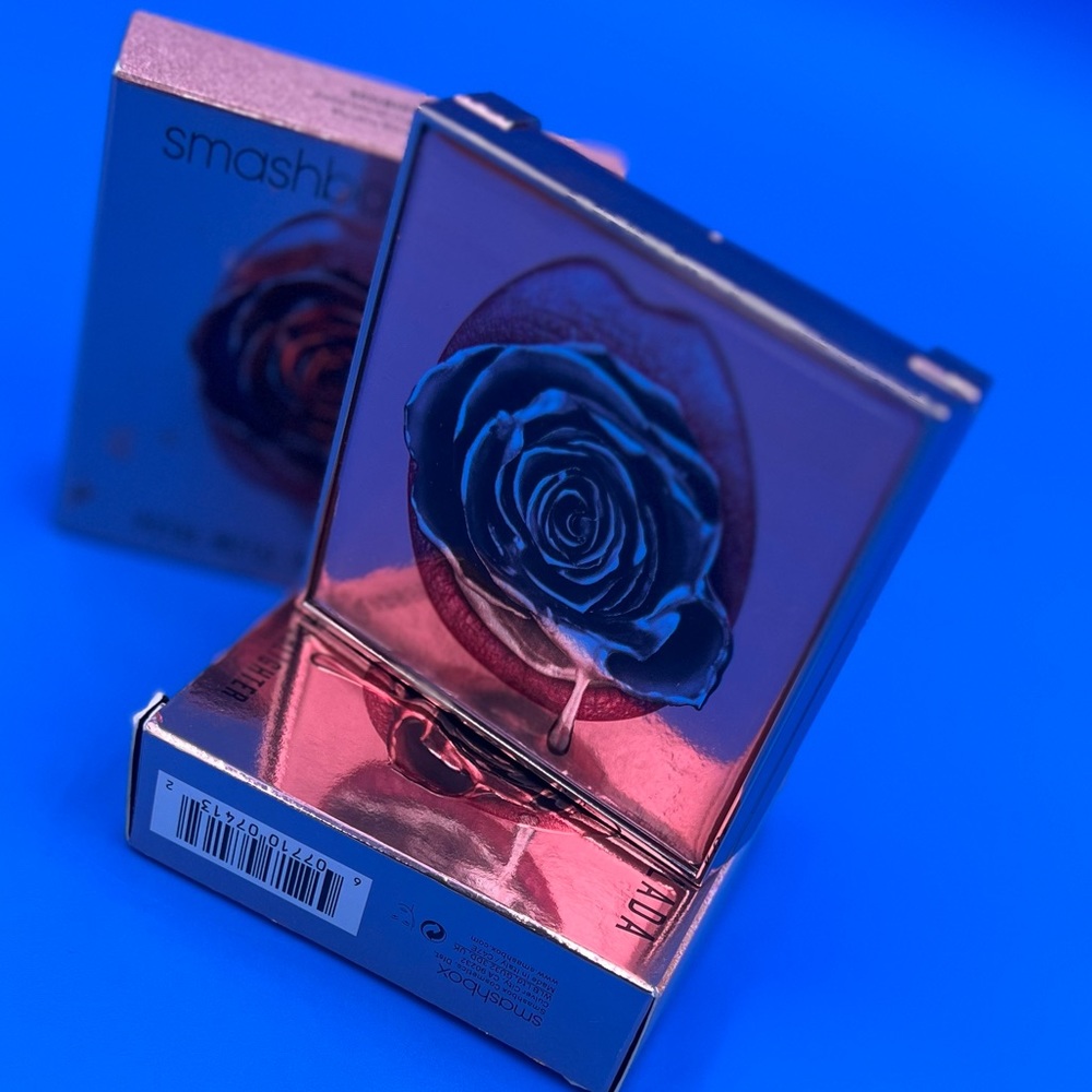 SMASHBOX x Vlada petal metal rose highlighter